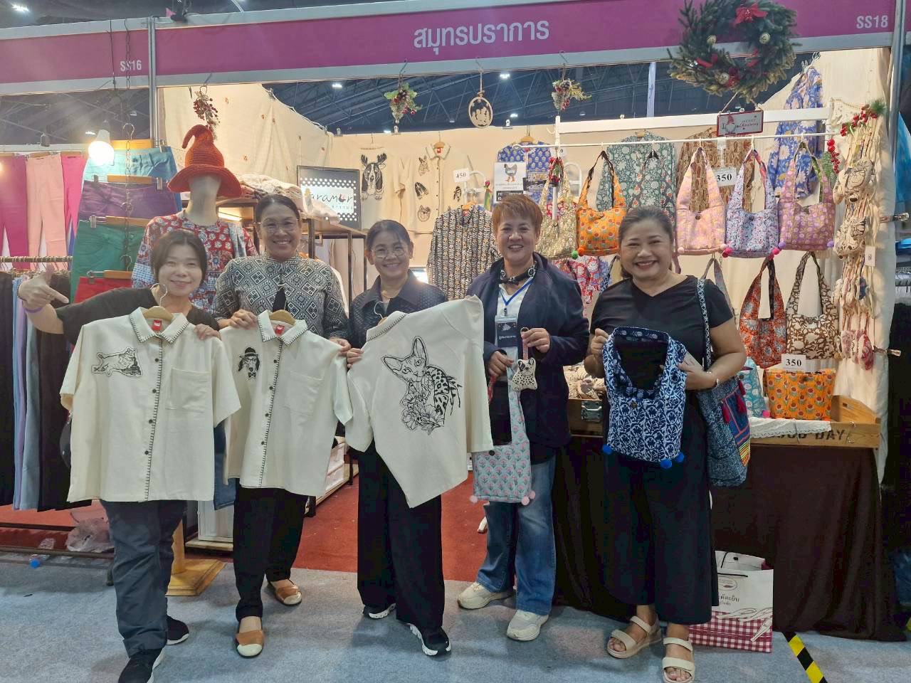 🔥 ปังไม่ไหว! งาน OTOP City 2025 "HEAVEN’S GIFT A LEGACY OF GIVING ของขวัญจากฟ้า สวมคุณค่าสู่ปวงชน" วันที่ 2 สร้างรายได้ให้ผู้ประกอบการ OTOP สมุทรปราการ อย่างคึกคัก