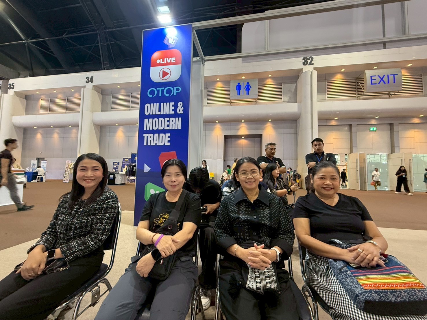  พช.สมุทรปราการ ยกระดับผลิตภัณฑ์ OTOP สู่ตลาดออนไลน์!  ส่งเสริมผู้ประกอบการ OTOP สมุทรปราการ ร่วมกิจกรรม Live Streaming สร้างยอดขาย พิชิตใจลูกค้าออนไลน์