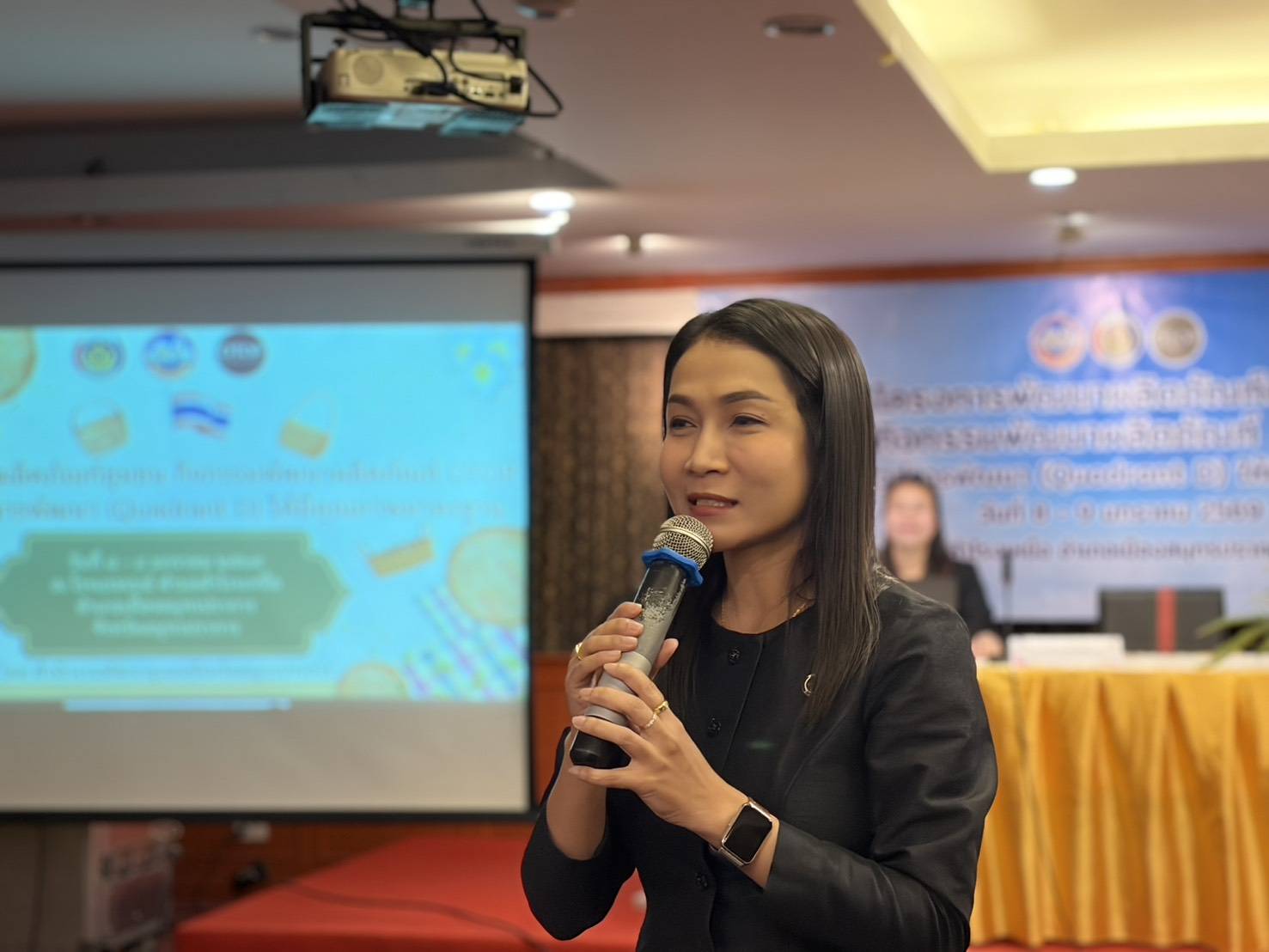 พช.สมุทรปราการ ประชุมเชิงปฏิบัติการผู้ผลิต ผู้ประกอบการ OTOP กลุ่มปรับตัวสู่การพัฒนา (Quadrant D)