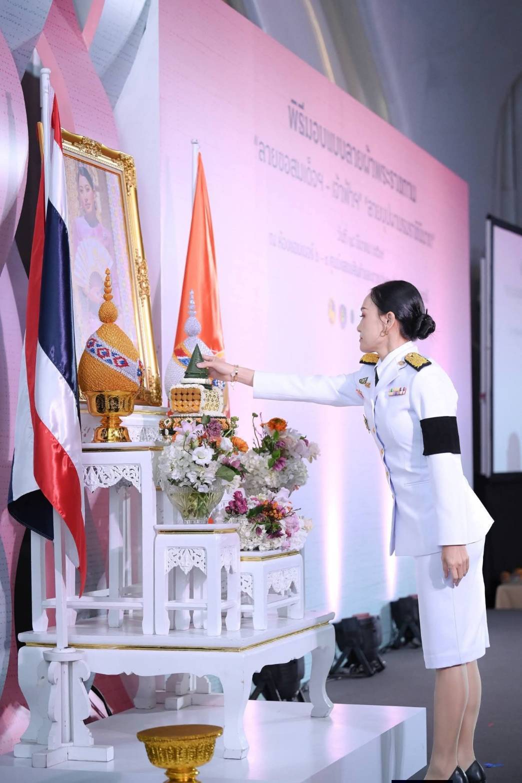 จังหวัดสมุทรปราการ ร่วมพิธีมอบแบบลายผ้าพระราชทาน “ลายขอสมเด็จฯ - เจ้าฟ้าฯ” และ “บุปผาบรมราชินีนาถ” สืบสานพระปณิธานภูมิปัญญาผ้าไทย