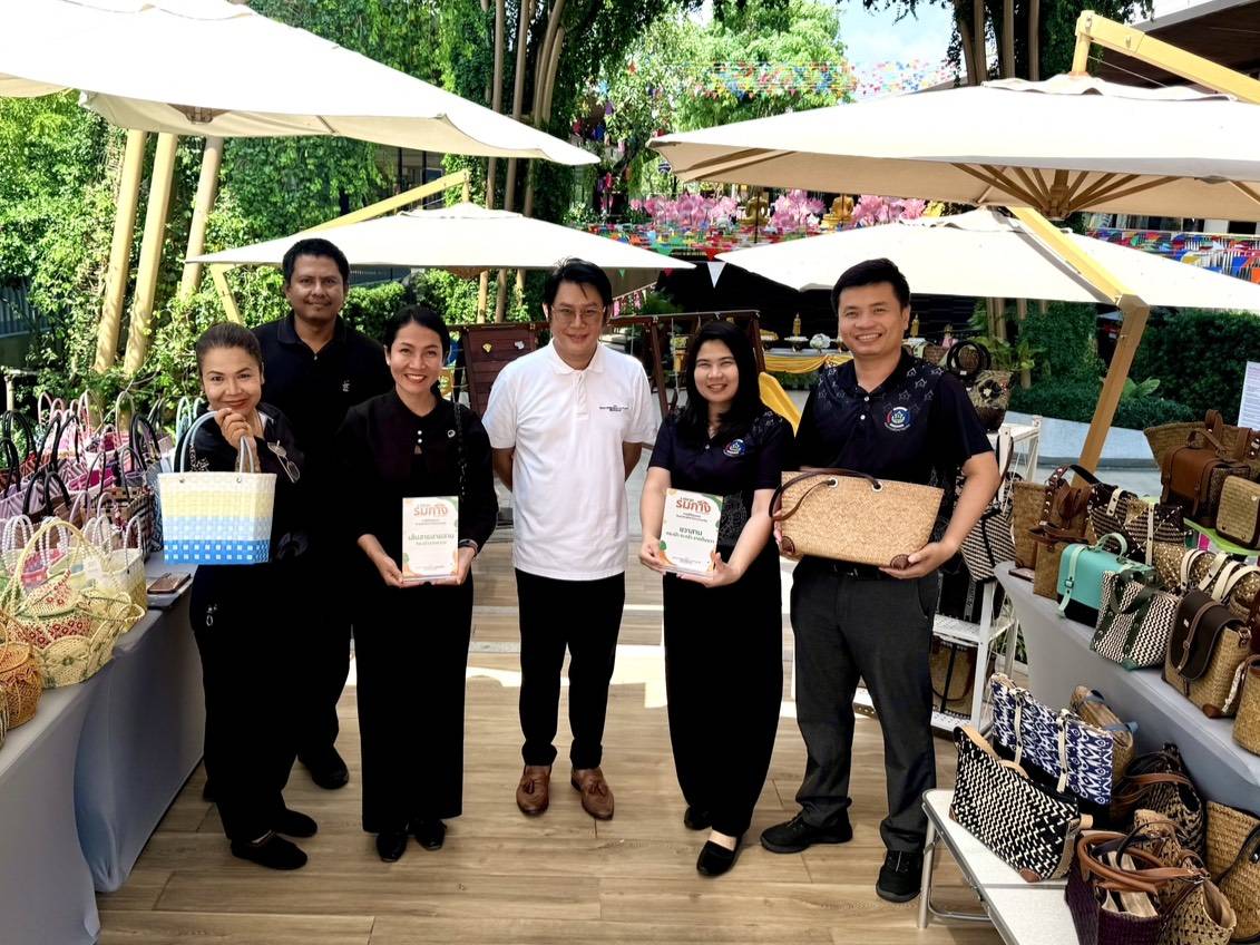 พช.สมุทรปราการ ร่วมกับ Siam Premium Outlet เตรียมความพร้อมการจัดตลาดร่มกาง สนับสนุนการจำหน่ายสินค้า OTOP