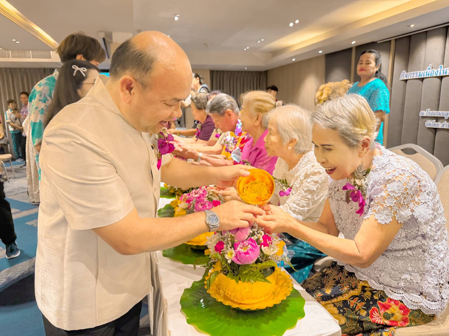 👨🏼‍🦳 พช.สมุทรปราการ ร่วมกิจกรรมเนื่องในวันผู้สูงอายุแห่งชาติ จังหวัดสมุทรปราการ ประจำปี 2569 ก้ม กราบ กอดผู้สูงวัย สร้างครอบครัวไทย เข้มแข็ง 🧑🏼‍🦳