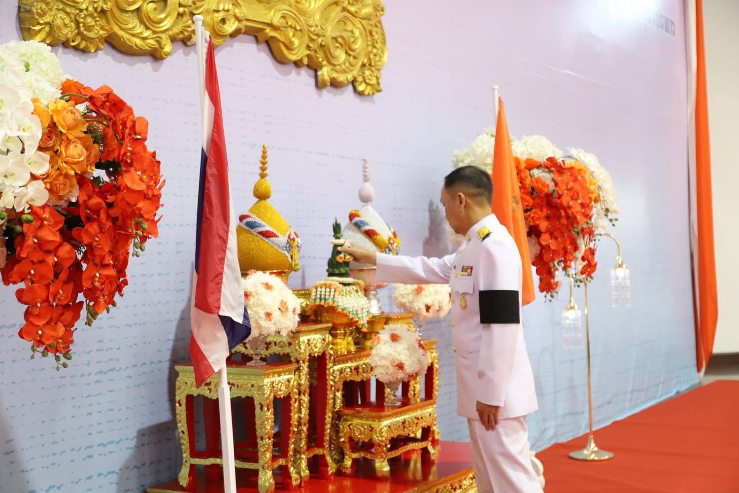 จังหวัดสมุทรปราการ จัดพิธีมอบแบบลายผ้าพระราชทาน “ลายขอสมเด็จฯ - เจ้าฟ้าฯ” และ “ลายบุปผาบรมราชินีนาถ“ ให้แก่ประธานแม่บ้านมหาดไทยจังหวัดสมุทรปราการ หัวหน้าส่วนราชการ นายอำเภอทุกอำเภอ ภาคีเครือข่ายการพัฒนา และผู้ผลิต ผู้ประกอบการผ้าและงานหัตถกรรม 