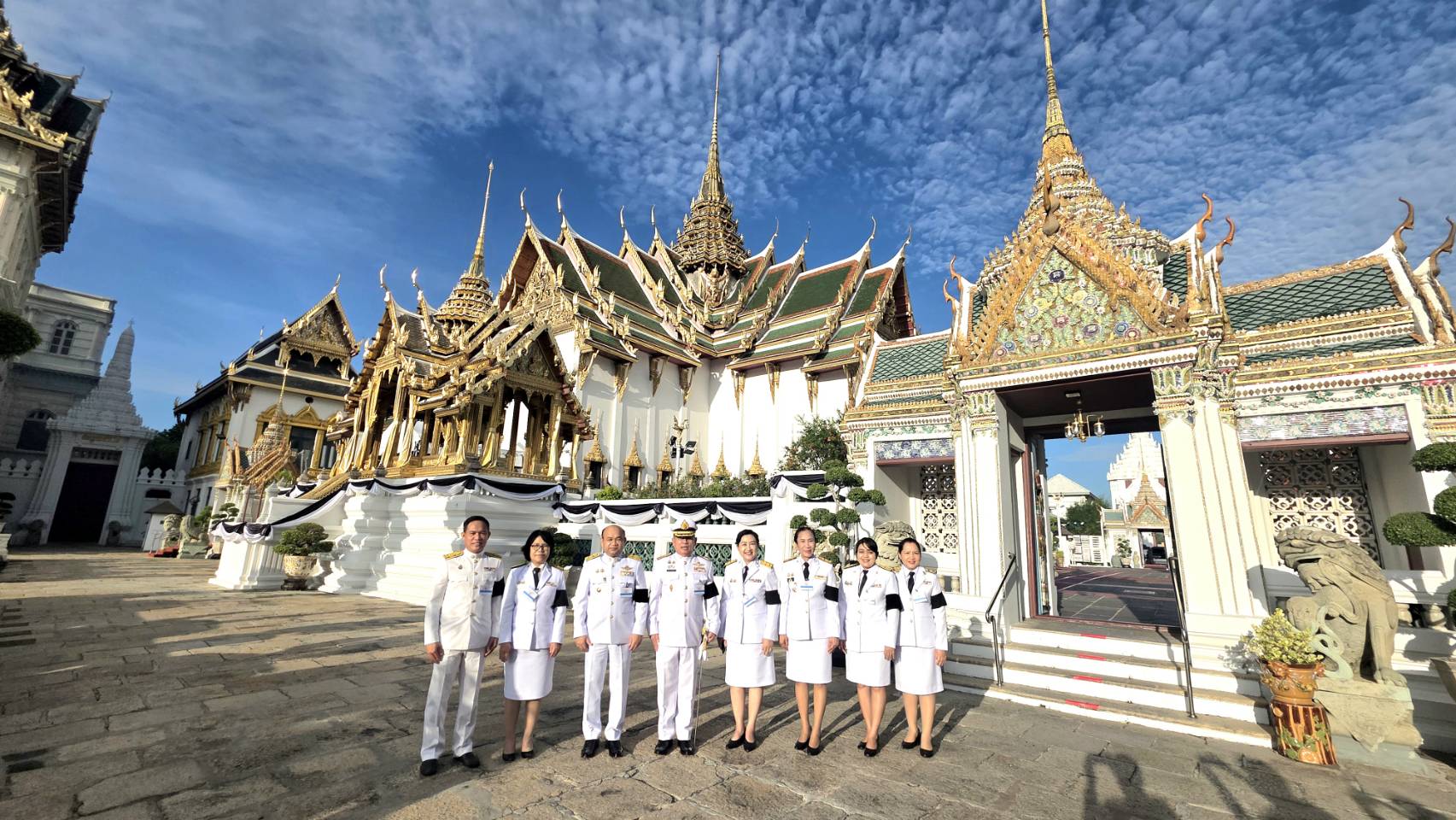 จังหวัดสมุทรปราการ น้อมรำลึกในพระมหากรุณาธิคุณ ร่วมเป็นเจ้าภาพบำเพ็ญกุศลถวายพระศพ สมเด็จพระนางเจ้าสิริกิติ์ พระบรมราชินีนาถ พระบรมราชชนนีพันปีหลวง
