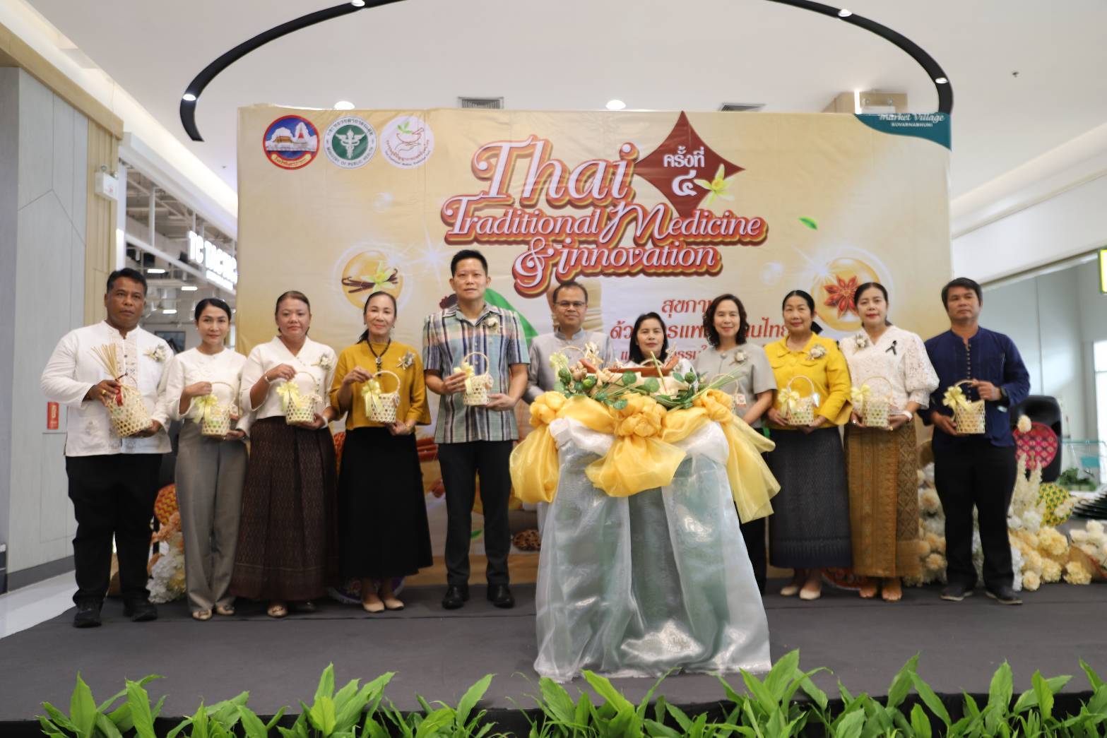 พช.สมุทรปราการ ร่วมพิธีเปิดงาน“มหกรรมการแพทย์แผนไทย การแพทย์พื้นบ้าน และการแพทย์ทางเลือก จังหวัดสมุทรปราการ” เผยแพร่ประชาสัมพันธ์องค์ความรู้ด้านการแพทย์แผนไทย และภูมิปัญญาท้องถิ่น OTOP ประเภทสมุนไพร 
