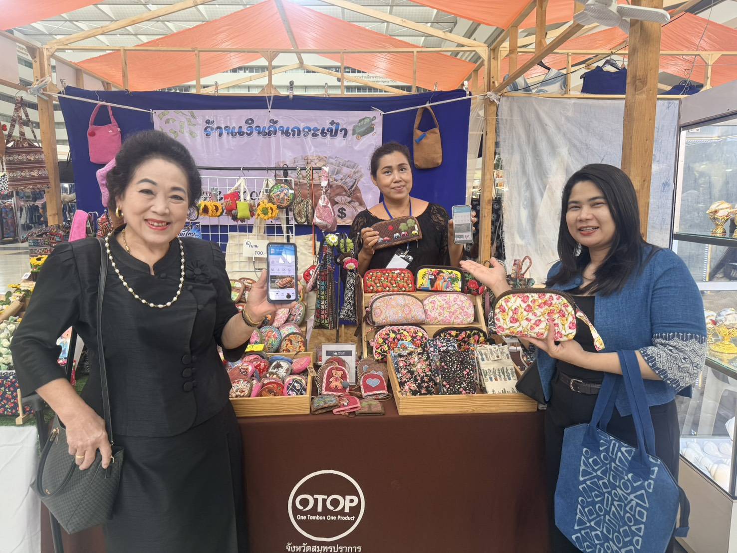 พช.สมุทรปราการ ขับเคลื่อนการใช้ประโยชน์และส่งเสริมการตลาดให้แก่ผู้ประกอบการที่เป็นสมาชิก Shop ชุมชน ที่ร่วมจัดแสดงและจำหน่ายผลิตภัณฑ์ในงาน OTOP TO THE TOWN ประจำปีงบประมาณ พ.ศ. 2569  ณ ลานเอนกประสงค์ ชั้น 2 ศูนย์ราชการเฉลิมพระเกียรติ 80 พรรษา 5 ธันวาคม 2550 อาคารรัฐประศาสนภักดี แขวงทุ่งสองห้อง เขตหลักสี่ กรุงเทพมหานคร