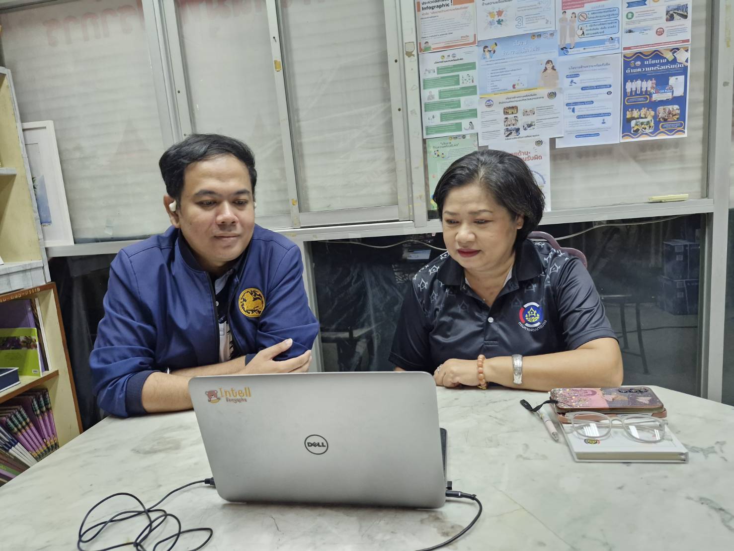 📣 พช.สมุทรปราการ ร่วมประชุมโครงการเสริมสร้างความโปร่งใสกองทุนแม่ของแผ่นดิน ด้านการบริหารและการจัดทำบัญชีการเงิน ผ่านระบบ Cisco Webex Meeting        ⏰วันที่  12 มิถุนายน พ.ศ. 2569 เวลา 09.30 น. นายสุรศักดิ์ แหล่งหล้า พัฒนาการจังหวัดสมุทรปราการ มอบหมายให้ นางสาวยุคลพร เขียวม่วง ผู้อำนวยการกลุ่มงานสารสนเทศการพัฒนาชุมชน พร้อมด้วยพัฒนาการอำเภอ เจ้าหน้าที่ผู้รับผิดชอบงานกองทุนแม่ของแผ่นดินระดับจังหวัด/อำเภอ และคณะกรรมการเครือข่ายกองทุนแม่ของแผ่นดินระดับจังหวัด/อำเภอ ร่วมประชุมโครงการเสริมสร้างความโปร