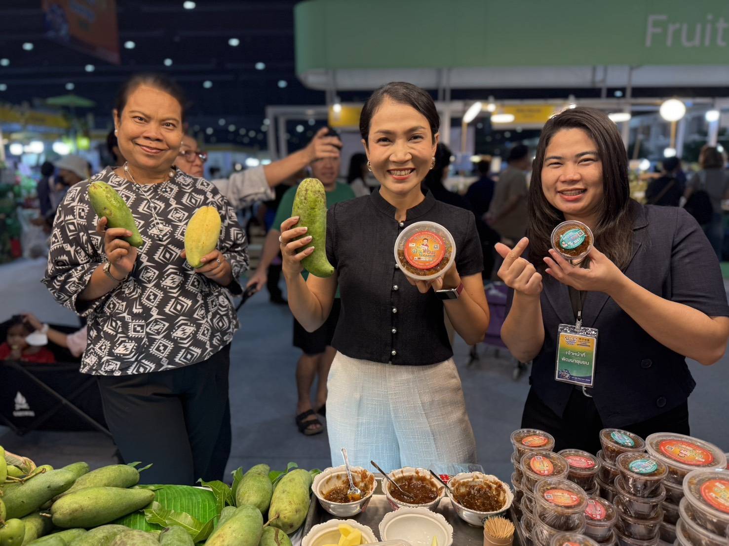 🛍️ของดีพร้อมเสิร์ฟ นักช้อปพร้อมเปย์ ยอดขายพร้อมพุ่ง!! งาน OTOP Midyear 2026 “OTOP NEXT INSPIRATION : ไทยช่วยไทย พลัส” สร้างมูลค่าผลิตภัณฑ์ภูมิปัญญาไทย สู่ระดับสากล วันที่สองแฟนพันธุ์แท้ OTOP ช้อปสนุกสนาน ของดี จังหวัดสมุทรปราการ ยอดจำหน่ายรวมเกือบสามล้านบาท!! 