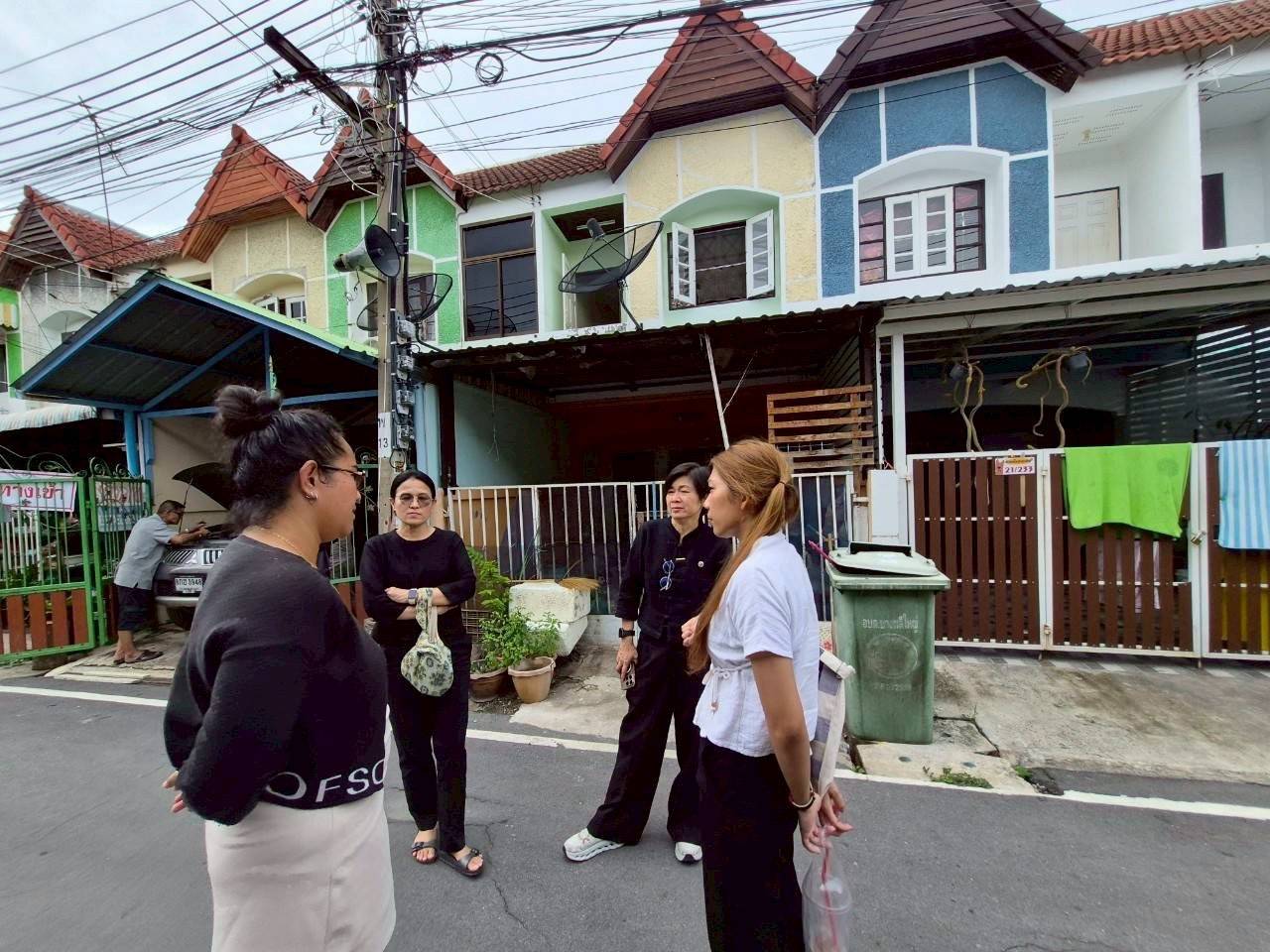 พช.สมุทรปราการ ติดตามหนี้ค้างชำระกองทุนพัฒนาบทบาทสตรีตำบลบางพลีใหญ่