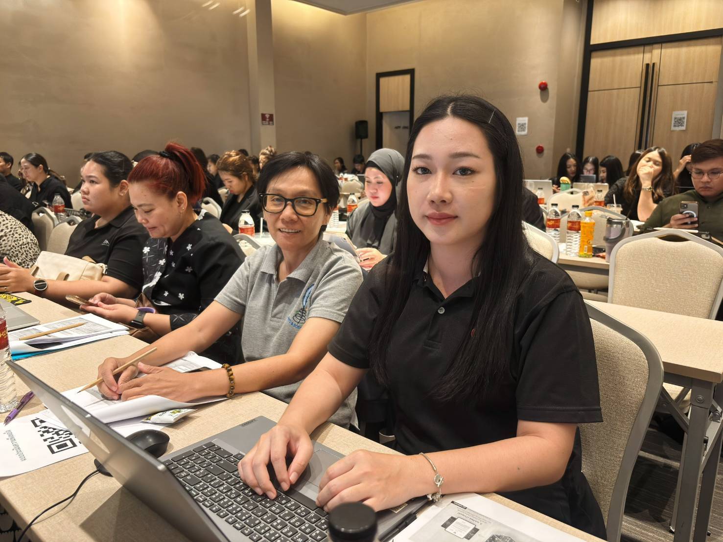 พช.สมุทรปราการ ร่วมโครงการยกระดับและพัฒนาศักยภาพของบุคลากรในการประยุกต์ใช้เทคโนโลยีปัญญาประดิษฐ์ (AI) อย่างมีจริยธรรมเพื่อเพิ่มประสิทธิภาพการทำงานภาครัฐ จังหวัดสมุทรปราการ ประจำปีงบประมาณ พ.ศ. 2569