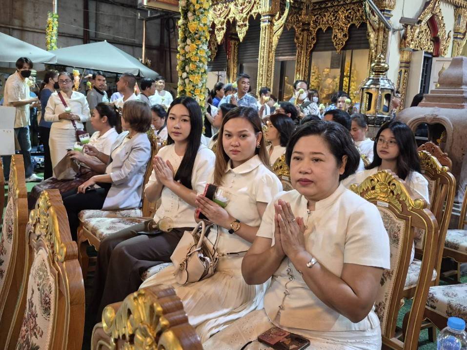 พช.สมุทรปราการ ร่วมกิจกรรมเวียนเทียนเนื่องในวันอาสาฬหบูชา ถวายเป็นพุทธบูชา จรรโลงพระพุทธศาสนาและรักษาขนบธรรมเนียมประเพณีอันดีงาม