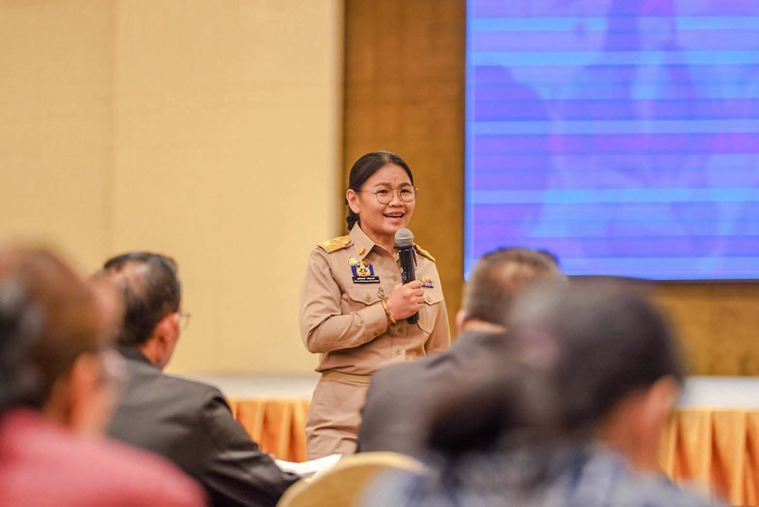 พช.สมุทรปราการ ร่วมอบรม Money School สร้างวิทยากรต้นแบบ (ครู ก) “พัฒนารายได้ บริหารหนี้อย่างมืออาชีพ” เสริมทักษะการเงินแก่คนกองทุนฯ