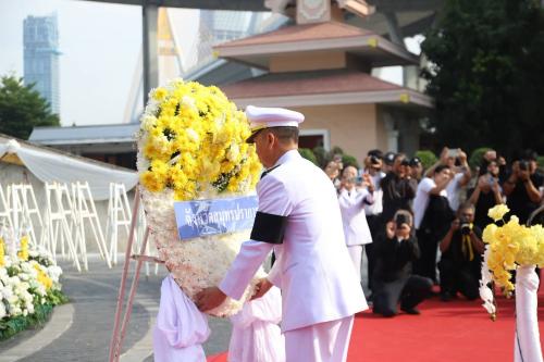 พช.สมุทรปราการ ร่วมพิธีเจริญพระพุทธมนต์ และทำบุญตักบาตรข้าวสาร อาหารแห้ง พระสงฆ์ ถวายเป็นพระราชกุศลแด่พระบาทสมเด็จพระบรมชนกาธิเบศร มหาภูมิพลอดุลยเดชมหาราช บรมนาถบพิตร เนื่องในวันนวมินทรมหาราช